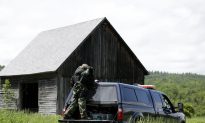 Police Descend on Small Town in Search for 2 Escaped Killers