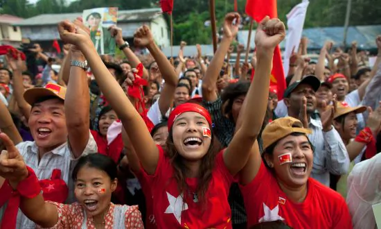 Suu Kyi’s Party Heads for Sweep in Burma’s Historic Vote