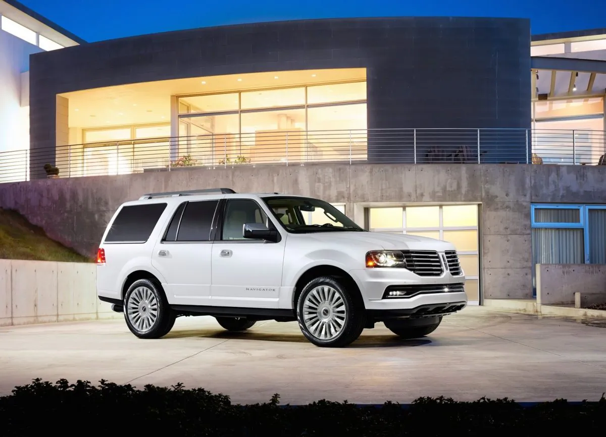 2015 Lincoln Navigator (Courtesy of NetCarShow.com)