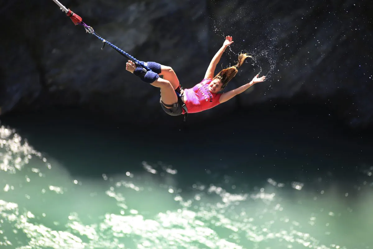 Bungy jumping (Alexandralaw1977, iStock)