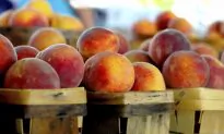 Tips to Eat Fewer Pesticides (Video)