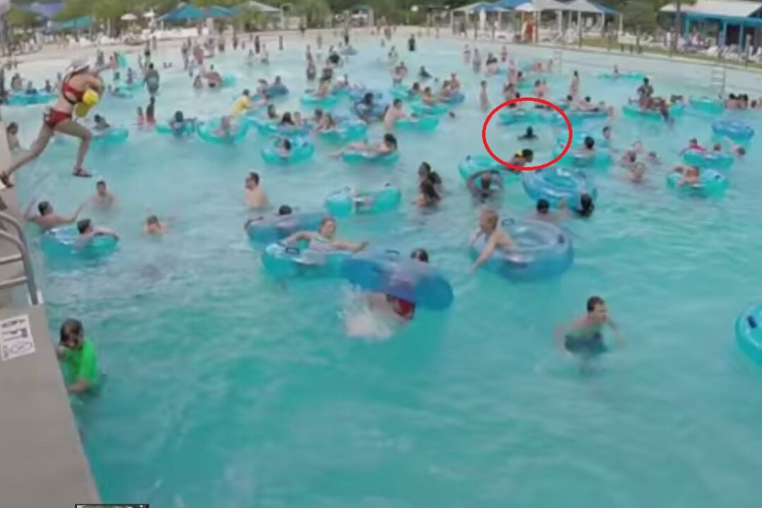 This Photo Shows a Normal Crowded Pool, But Lifeguard Sees Something ...