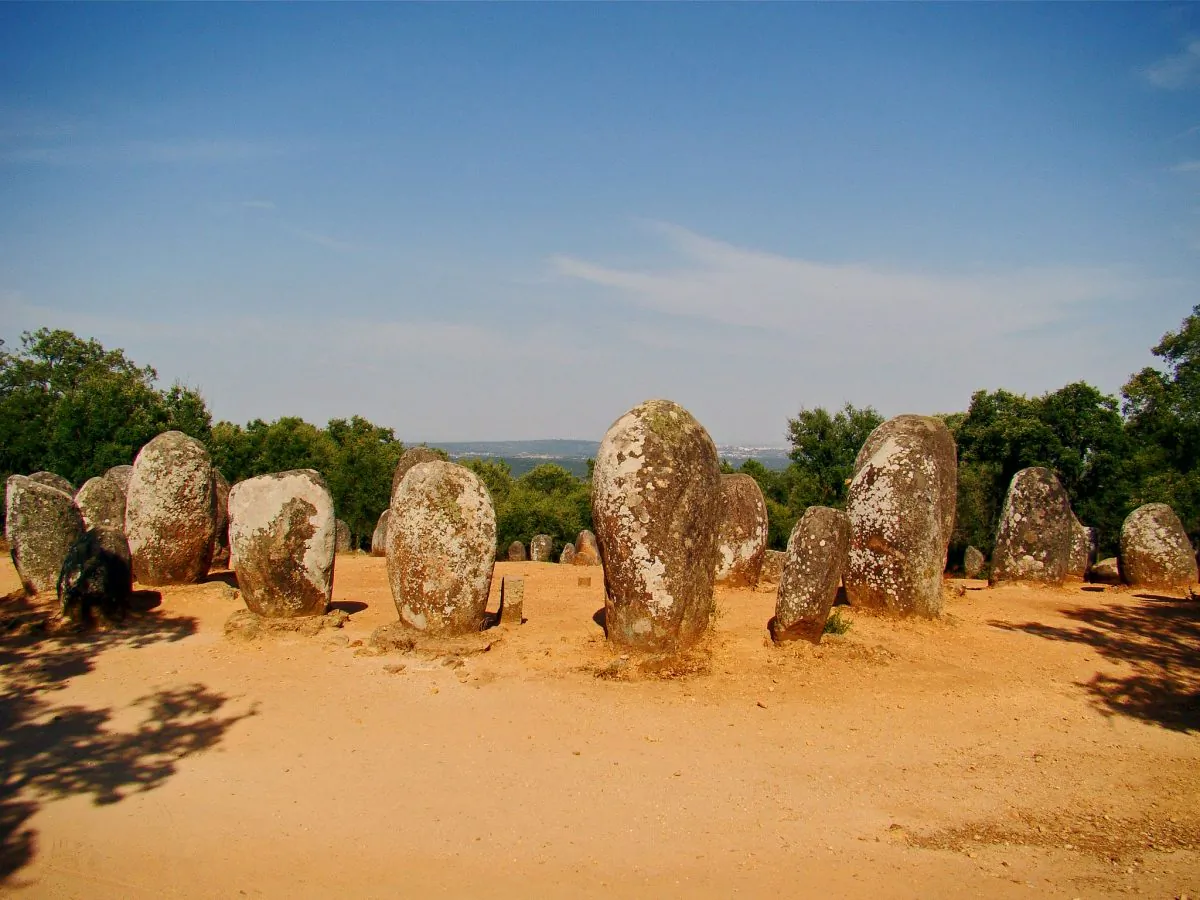 Almendres Cromlech, Guadalupe, Evora, Portugal (Nekkas/Wikimedia Commons)
