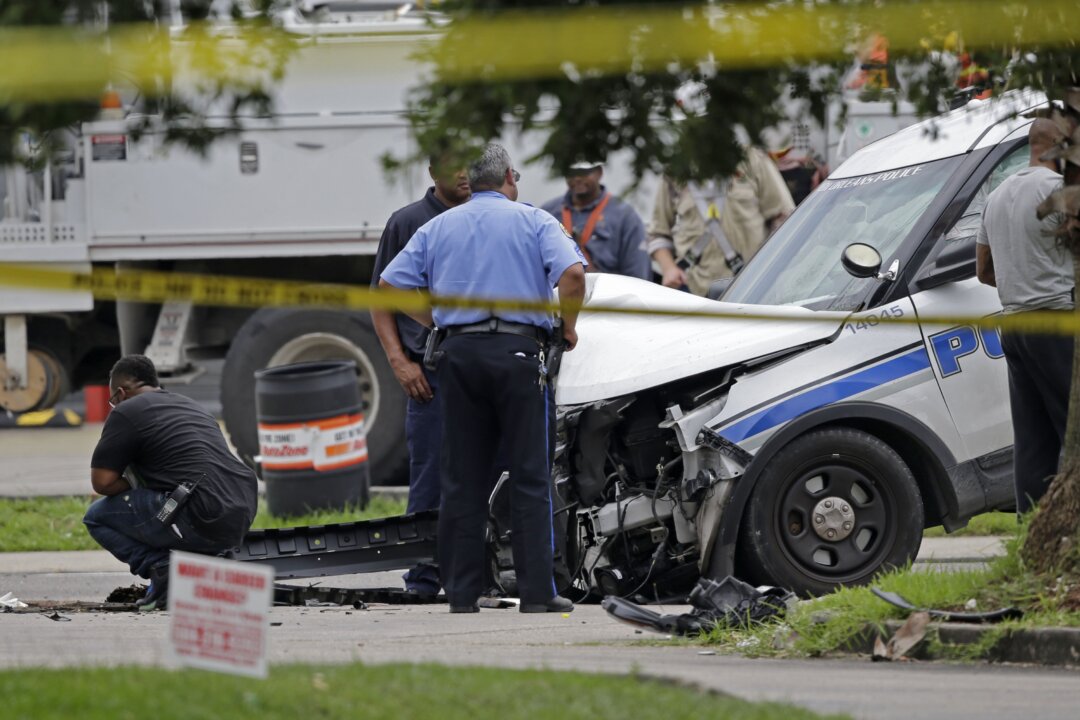 New Orleans Police Continue Manhunt After Officer Killed | The Epoch Times