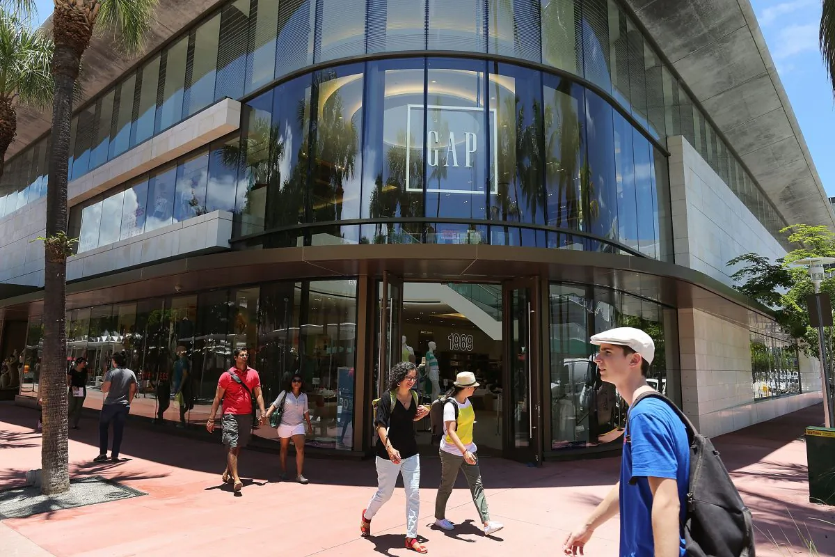 People walk past a store in Miami Beach, Fla., on June 16, 2015. (Joe Raedle/Getty Images)