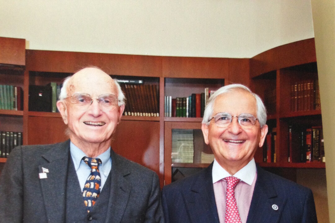 Dr. Joseph E. Murray, Nobel Laureate, (L) and Dr. Simon J. Simonian on the occasion of the Joint Murray-Simonian Prize for Research Excellence in Surgery awarded for the best research work by both a mentee and a mentor at Brigham and Women’s Hospital, Harvard Medical School, Boston, Mass., awarded each year in perpetuity. (Courtesy of Simon J. Simonian)