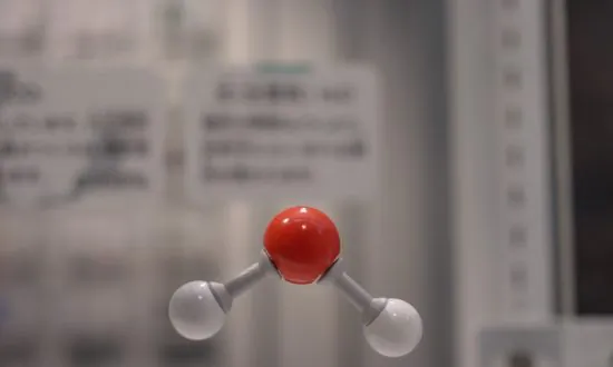 Low-Cost Water Splitter Makes Hydrogen for 200 Hours