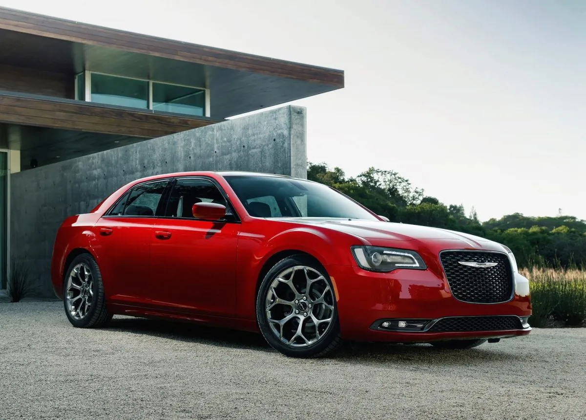 2015 Chrysler 300 (Courtesy of NetCarShow.com)