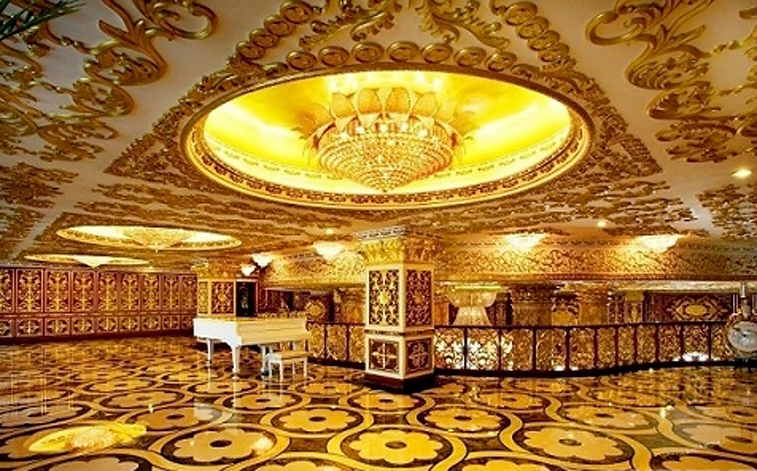 Gold дома. Золотой дворец Ульяновск. Золотой дворец Гонконг. Дворец из золота. Роскошный золотой дворец.