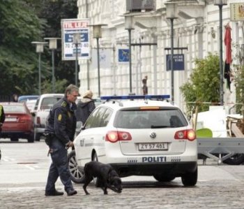 Police with bomb detection dog searched the area outside Hotel Jorgensen in Copenhagen, on Sept. 10, 2010. (Jens Norgaard Larsen/AFP/Getty Images)