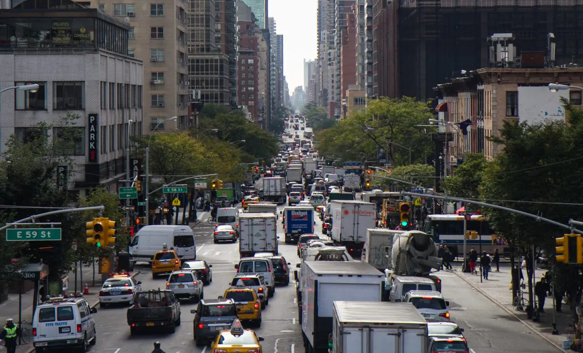 Traffic is congested on 2nd Avenue during rush hour in Manhattan in this file photo. (Benjamin Chasteen/Epoch Times)