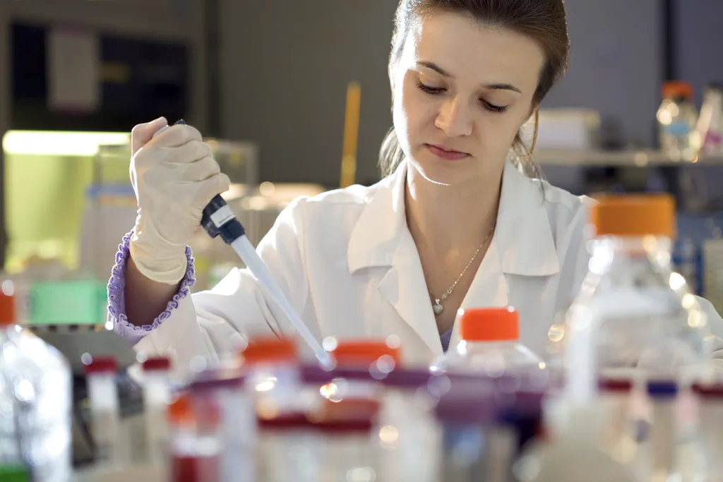 Scientist Working on a Experiment in a Laboratory (Thinkstock/Corbis via Flickr, CC BY-SA 2.0)