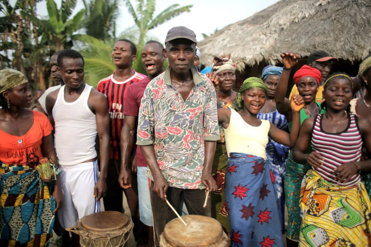 The Jogbahn Clan was threatened with a land grab, but the community refused to be weakened by division and eventually secured a crucial meeting with the Liberian President Ellen Johnson Sirleaf where she committed to supporting the Clan protect their land from being grabbed. This is a landmark victory for communities in a country where over 50 percent of the land has been given to companies without the involvement of the communities that live on and customarily own the land. (FoEI / ATI - Jason Taylor)