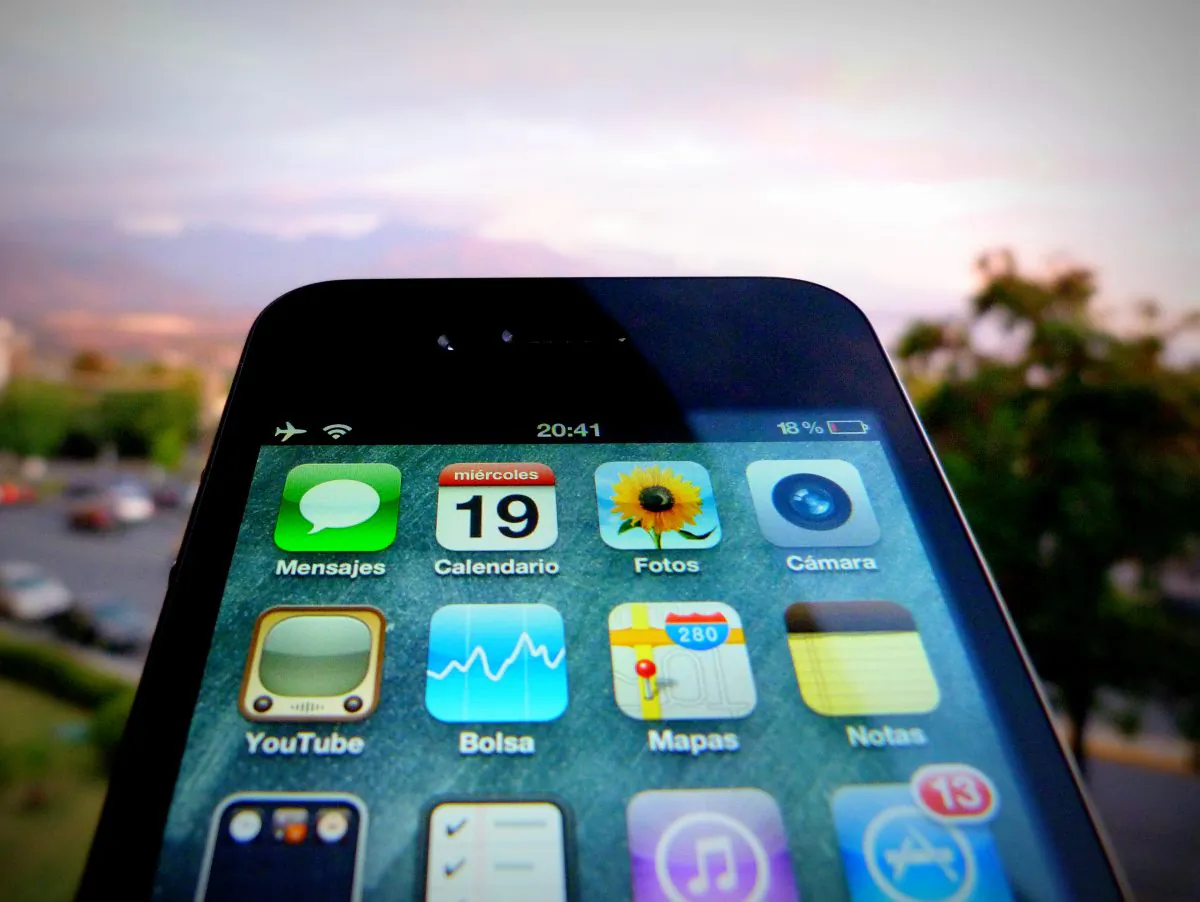 Study participants responded to the sentence "The iPhone will help/helped me do well on academic tests." Before getting the smartphone, the average answer was 3.88. A year later, the average answer was 1.68. (Gonzalo Baeza/CC BY 2.0)