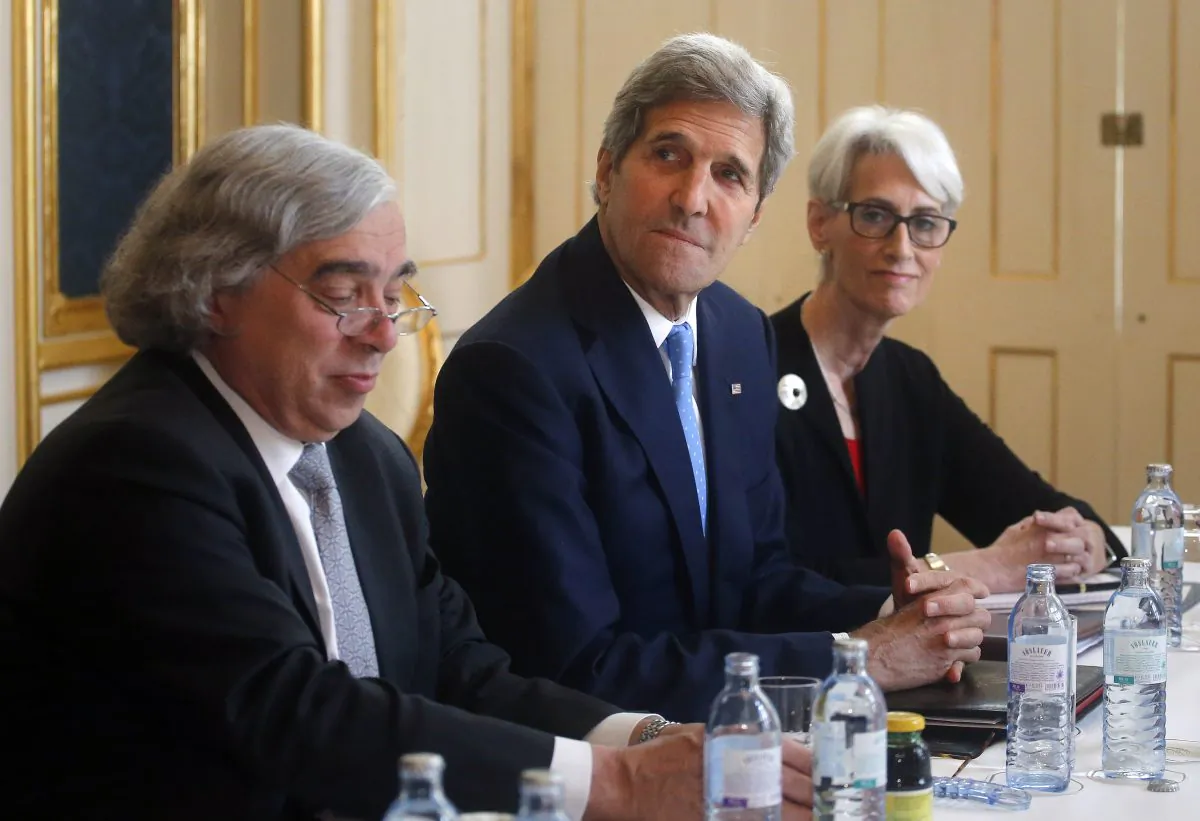 U.S. Secretary of Energy Ernest Moniz, U.S. Secretary of State John Kerry, center, and U.S. Under Secretary for Political Affairs Wendy Sherman meet Iranian Foreign Minister Javad Zarif at a hotel in Vienna, Austria, Tuesday June 30, 2015. (Carlos Barria/Pool via AP)