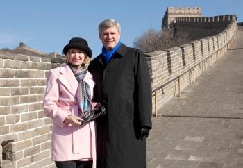 BADALING, CHINA Prime Minister Stephen Harper and his wife Laureen on Thursday during a visit the Great Wall of China. (Jason Ransom / Prime Minister's Office)