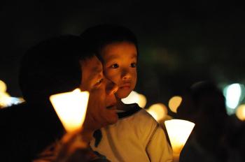 A father and his son participate in the candlelight vigil. (Wen Hanlin/The Epoch Times) A father and his son participate in the candlelight vigil. (Wen Hanlin/The Epoch Times)