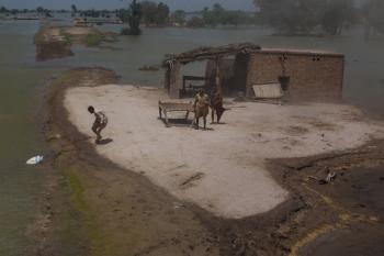 Flood victims scramble for aid relief dropped by a Pakistan Army helicopter on Aug. 22 in the village of Shah Jamaal west of Muzaffargarh in Punjab, Pakistan.(Daniel Berehulak/Getty Images)