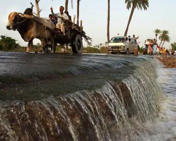 Taliban Threatens Aid Workers in Flood-Weary Pakistan