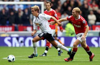 Stuart Holden of Bolton Wanderers is challenged by Paul Scholes of Manchester United held at Bolton. (Michael Steele/Getty Images) Stuart Holden of Bolton Wanderers is challenged by Paul Scholes of Manchester United held at Bolton. (Michael Steele/Getty Images)