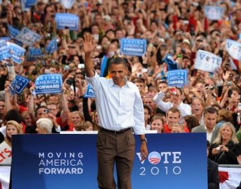 US President Barack Obama makes remarks at a Democratic National Committee Rally attended by 17,000 people on September 28, at the University of Wisconsin in Madison, Wisconsin. (Tim Sloan/Getty Images)