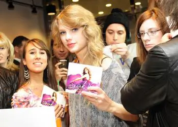Taylor Swift Releases New Album ‘Speak Now’