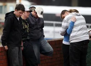 New Zealand Miners Still Trapped, Rescuers Hold On (Video)