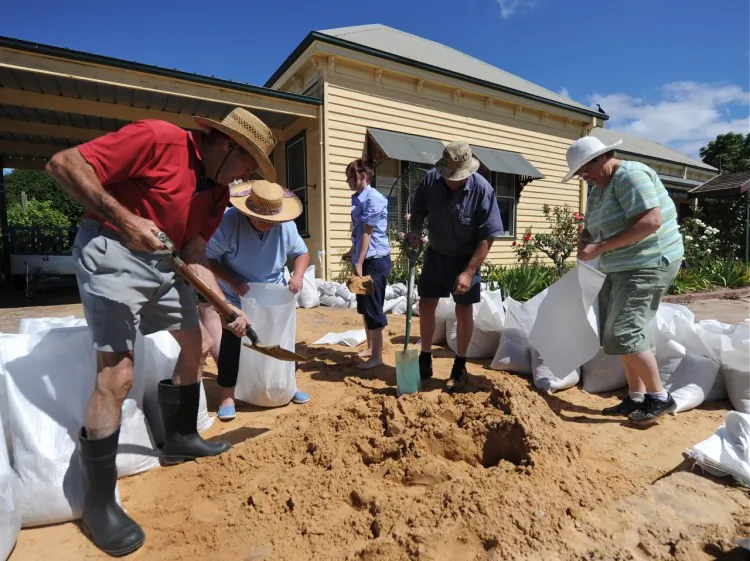 File photo of members of the Dumesny family fill sand bags to protect their home from the rising flood water in the Victorian town of Horsham last summer during heavy rains. (Mark Ralston/AFP/Getty Images)