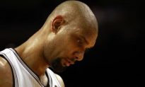 Spurs’ Tim Duncan Injures Ankle