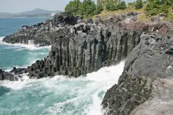 Nine Chinese Tourists Defect to South Korea