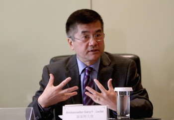 U.S. Ambassador to China Gary Locke speaks at the World Economic Forum's Annual Meeting of New Champions in Dalian, China on Sept. 13. When the forum's host, Rui Chenggang, asked Locke a flippant question, Chinese netizens raced to Locke's defense. (Getty Images)