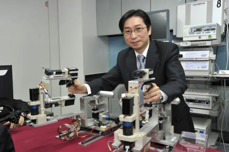 In collaboration with Singapore researchers, CUHK Professor CHIU Wai Yan Philip performed the first two cases of Robotic assisted ESD for the treatment of early gastric neoplasia in Hong Kong. (Chinese University of Hong Kong)