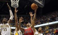 Rose Lifts Bulls to 3—0 Over Pacers
