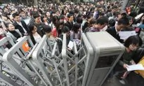 Chinese Civil Service Applicants Vie for Government Jobs