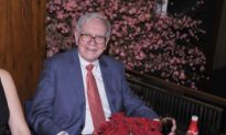 Buffett Lunch Raises $2.6 Million from Anonymous Bidder