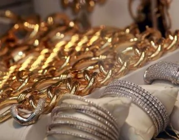 Experts Divided on Sky-High Gold Prices