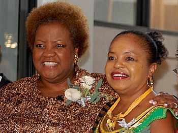 SISTERS: L-R Actress Elizabeth Omilami, and scholar Barbara Emerson are two of Hosea Williams' eight children. Omilami has carried on his work of feeding poor and homeless people in Atlanta, serving thousands at Easter, Christmas and Thanksgiving. (Mary Silver/The Epoch Times) SISTERS: L-R Actress Elizabeth Omilami, and scholar Barbara Emerson are two of Hosea Williams' eight children. Omilami has carried on his work of feeding poor and homeless people in Atlanta, serving thousands at Easter, Christmas and Thanksgiving. (Mary Silver/The Epoch Times)