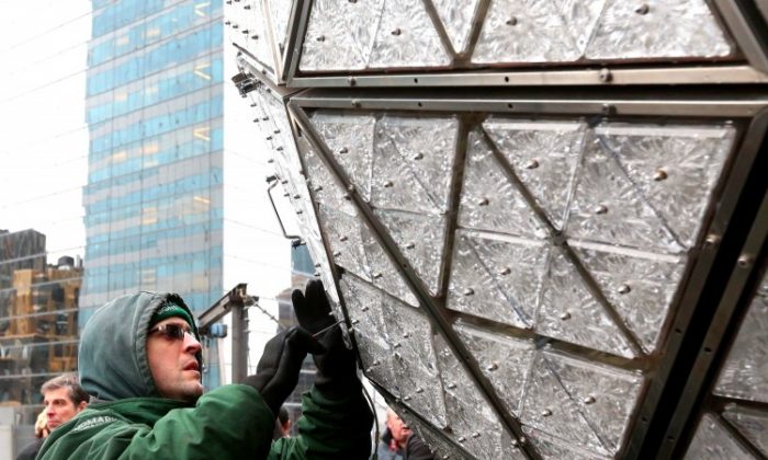 Kari Clark, Dick Clark's widow, installs the crystal triangle that is dedicated to Dick Clark on the 2013 Times Square New Year's Eve ball on Dec. 27. (Gary Du/Epoch Times Staff)