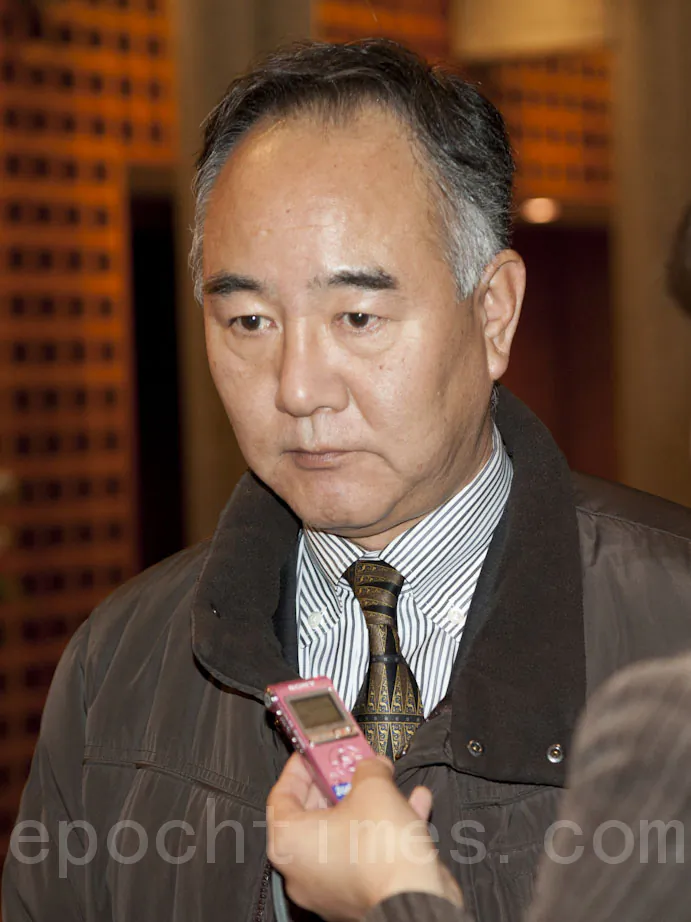 Human Rights lawyer Shinichi Tokunaga attends Shen Yun at Hyogo Performing Arts Center. (Liang Chaoren/The Epoch Times)