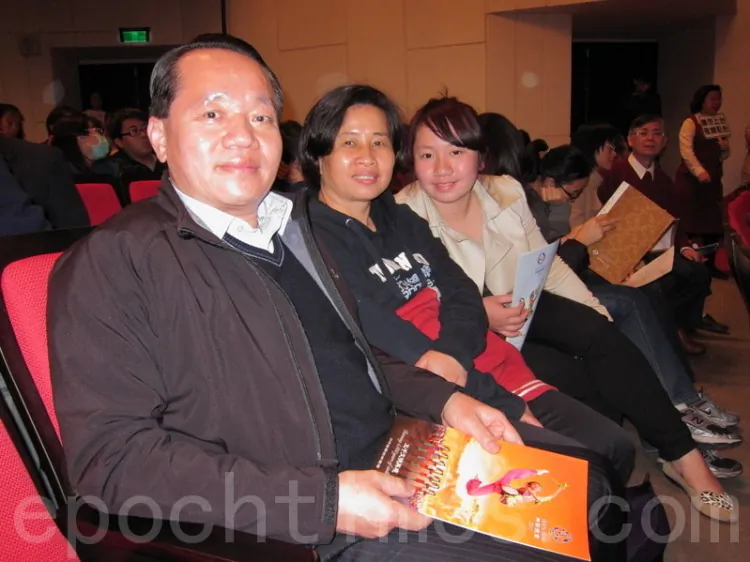 Mr. Lee Wen-Ko, President of the Affinity Food Co. Ltd., attends Shen Yun Performing Arts New York Company’s fifth performance in Tainan. (Deman Dai/The Epoch Times)