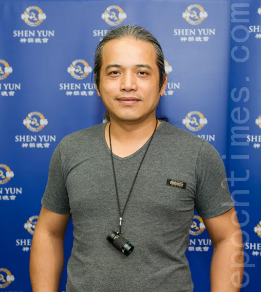 Fan Zhiming, Amei Tribe artist, attends Shen Yun Performing Arts in Kaohsiung. (Luo Ruixun/The Epoch Times)