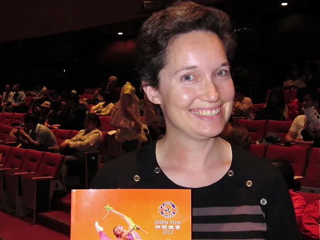 Ms. Jessica Taylor attends Shen Yun Performing Arts New York Company’s performance at JhungShan Auditorium in Taichung on March 30, 2012.