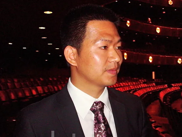 Mr. Guo attends Shen Yun Performing Arts at New York's Lincoln Center. (Chen Tiancheng/The Epoch Times)