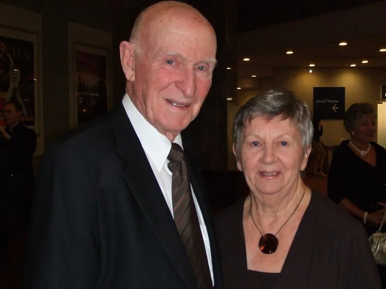 Sir Murray Halberg and his wife, Lady Halberg, attend Shen Yun Performing Arts in Auckland's ASB Theatre. (Diane Cordemans/The Epoch Times)