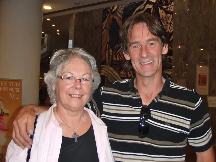 Caroline Sutherland and her son, Jason, enjoying their evening at Shen Yun Performing Arts in Auckland. (Diane Cordemans/The Epoch Times)