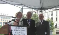 Former U.S. Secretary of Defense Donald Rumsfeld Supports Tuidang