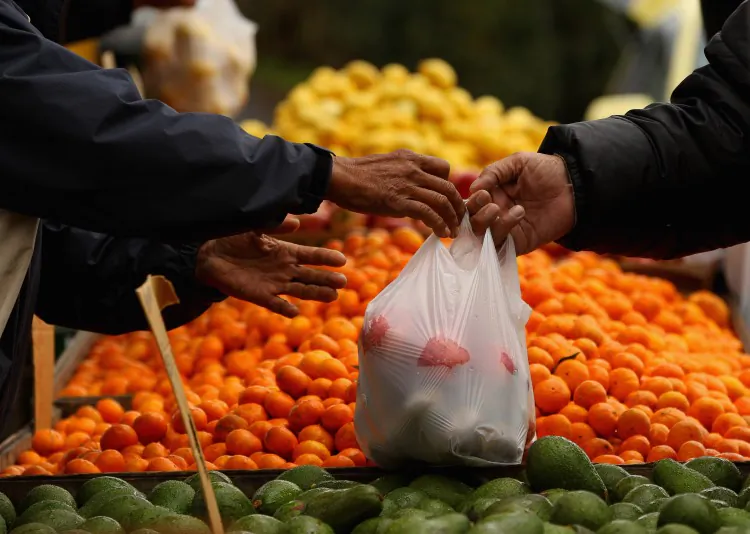 The benefits of eating organically produced food include the lack of artificial growth hormones, antibiotics, fertilizers, pesticides, and steroids, which are frequently added to non-organic foods. (Getty Images/Phil Walter)