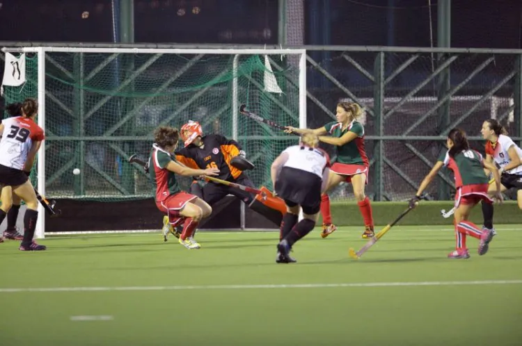 On the attack ... Valley-A forwards applied strong pressure to score early in the second half in their Hong Kong Hockey Association Women’s Premier League match against KCC-A at the Valley ground on Saturday Nov 3. Valley-A won 3-0. (Bill Cox/The Epoch Times)