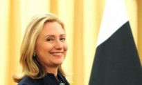 Clinton Presses Pakistan on Terrorism