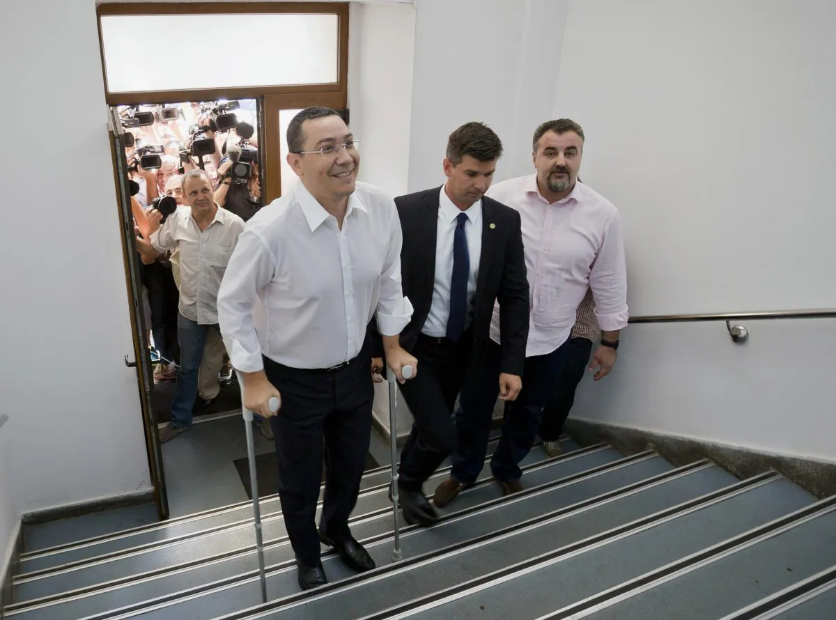 Romanian Premier Victor Ponta walks up the stairs of the national anti-corruption prosecutors office to be questioned, in Bucharest, Romania, Monday, July 13, 2015. (AP Photo/Vadim Ghirda)